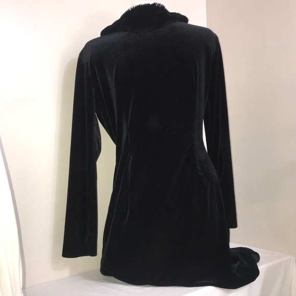 Sabora Black Velvet Fur Trimmed Long Sleeve Robe - Picture 11 of 12